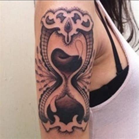 100+ Meaningful Hourglass Tattoo Designs